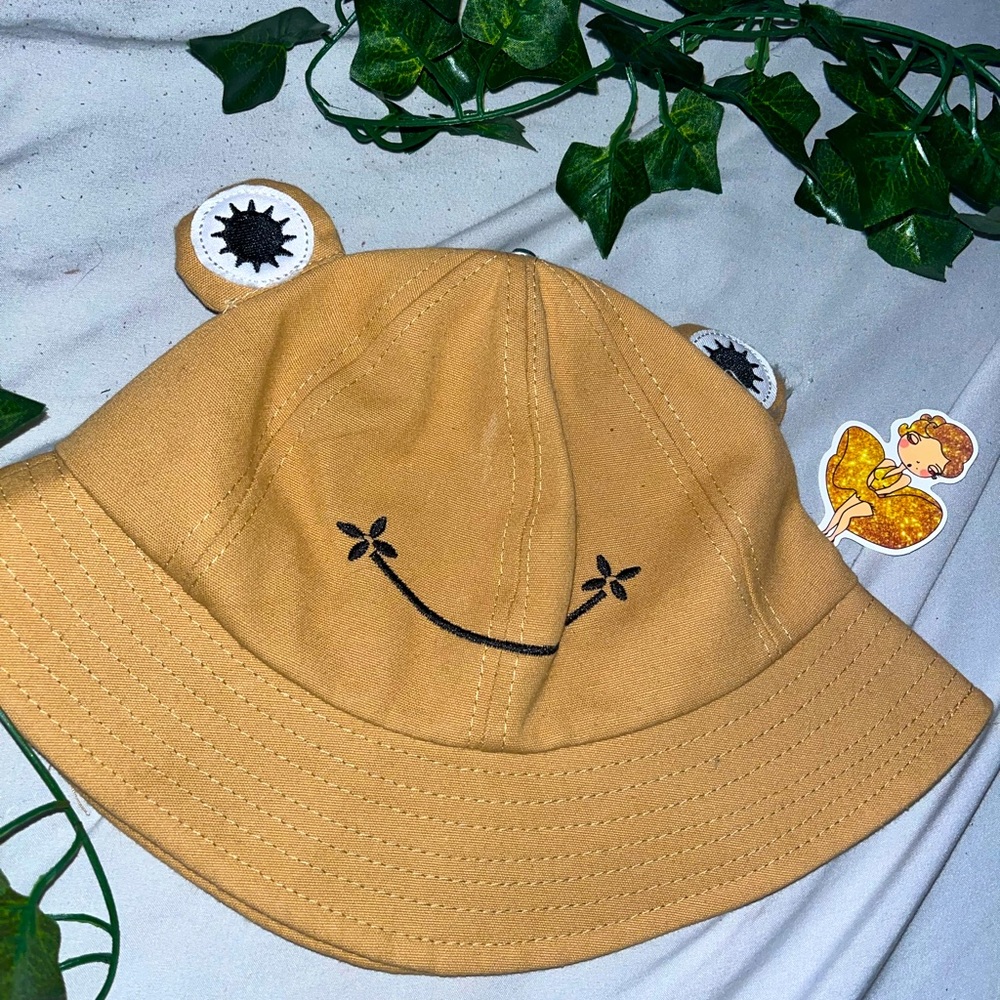 yellow/gold frog themed bucket hat!!